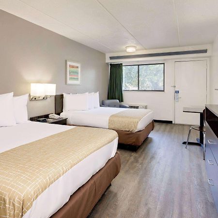 Travelodge By Wyndham College Park Exteriör bild