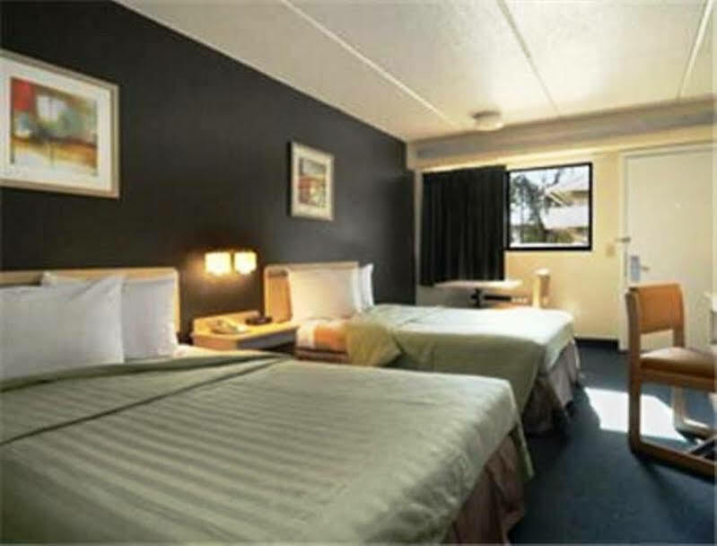Travelodge By Wyndham College Park Exteriör bild