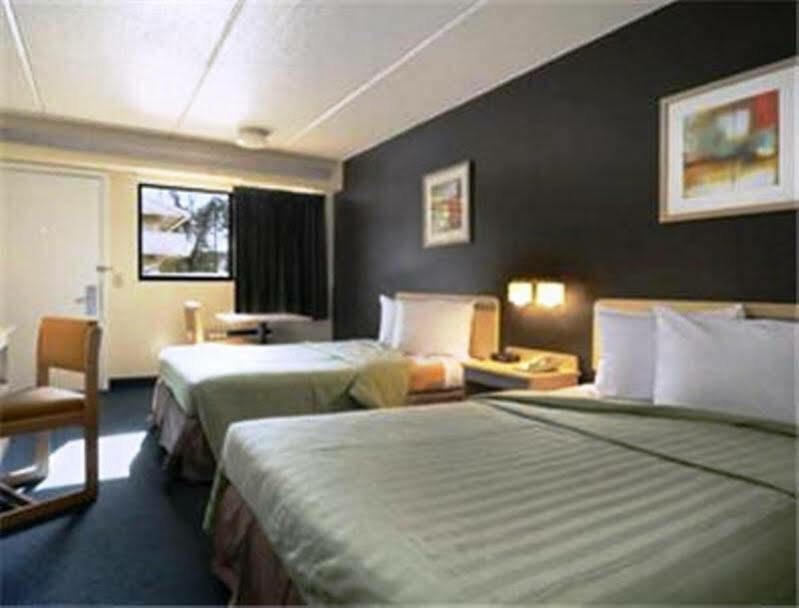 Travelodge By Wyndham College Park Exteriör bild